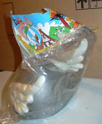 Asterix-Helm (Nahansicht Pappe).jpg